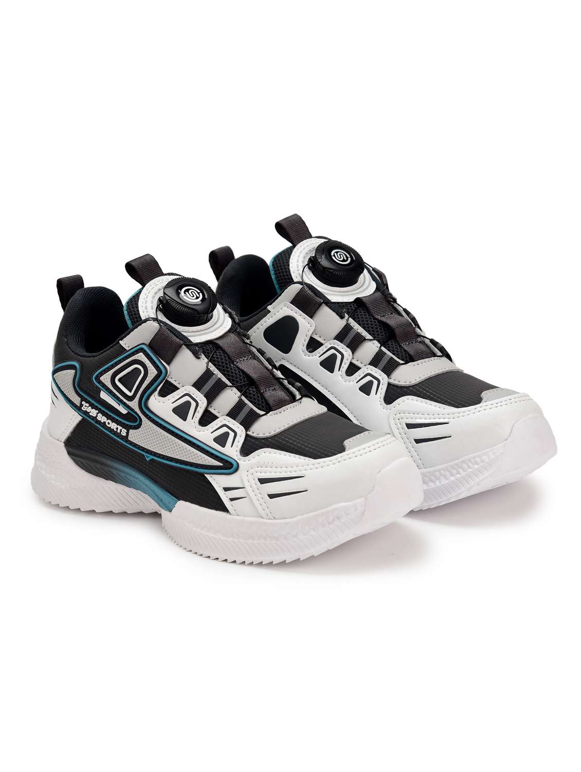 boys lace up sports shoe