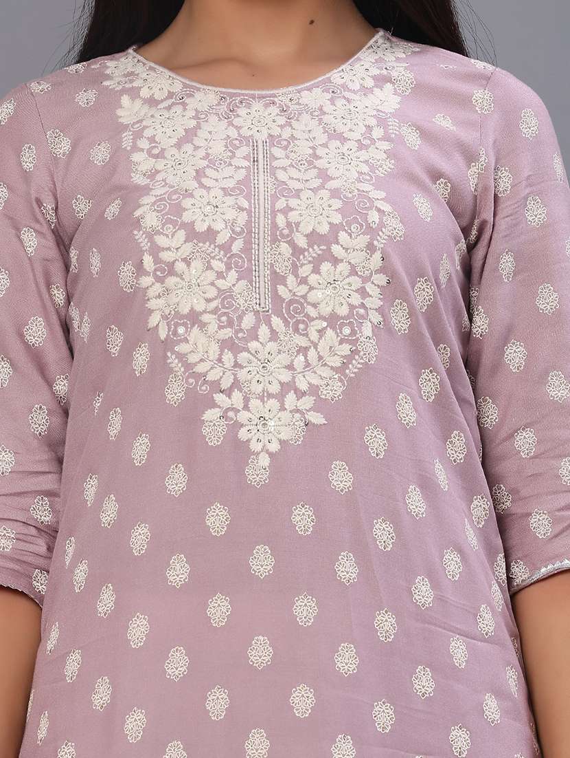 women embroidered kurta and pant set - 22139618 -  Standard Image - 5