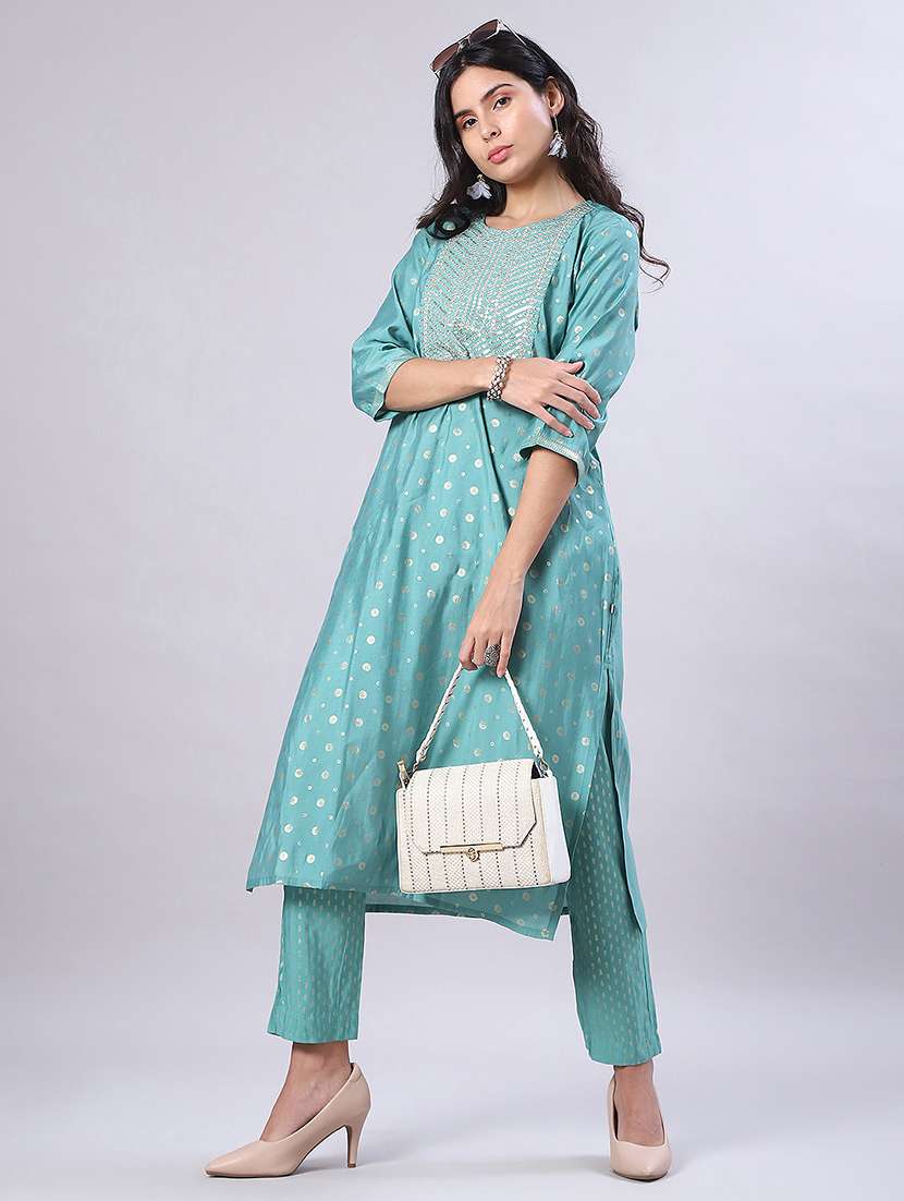 women foil printed three quarter sleeve kurta pant set