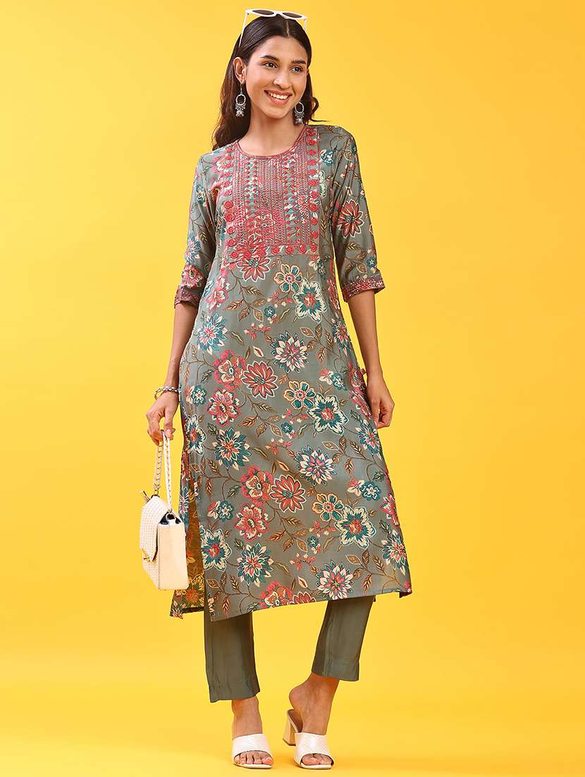 women floral printed three quarter sleeve kurta pant set