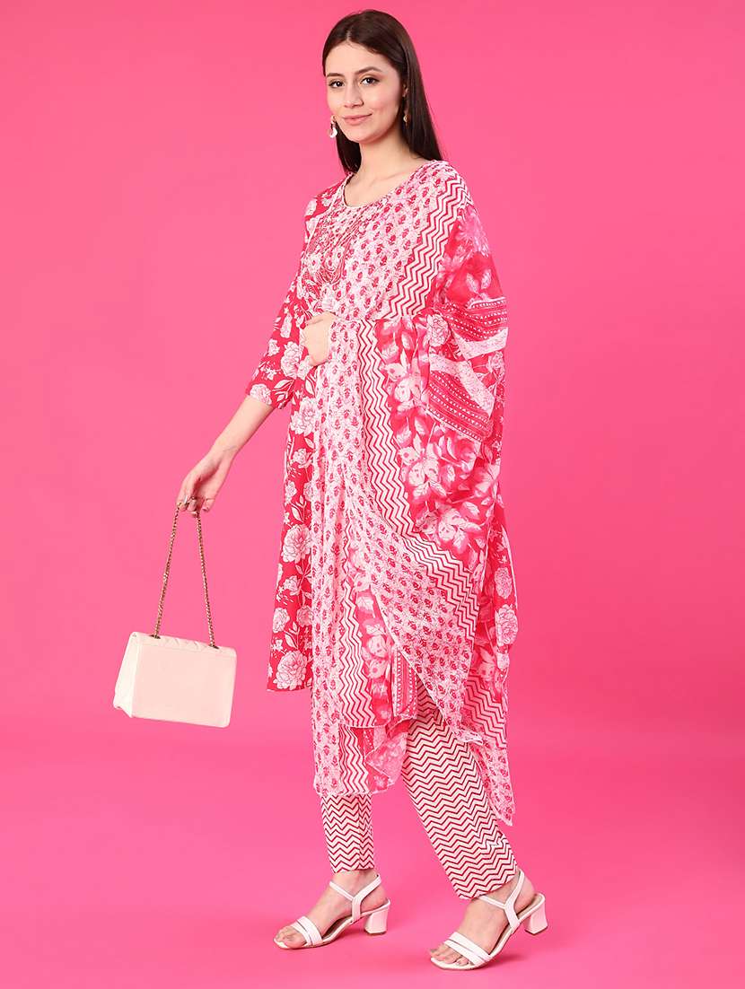 women three quarter sleeve kurta and pant with dupatta  - 22139691 -  Standard Image - 3