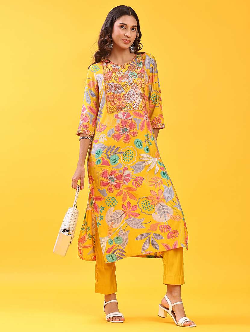 women floral three quarter sleeve kurta pant set - 22139694 -  Standard Image - 3