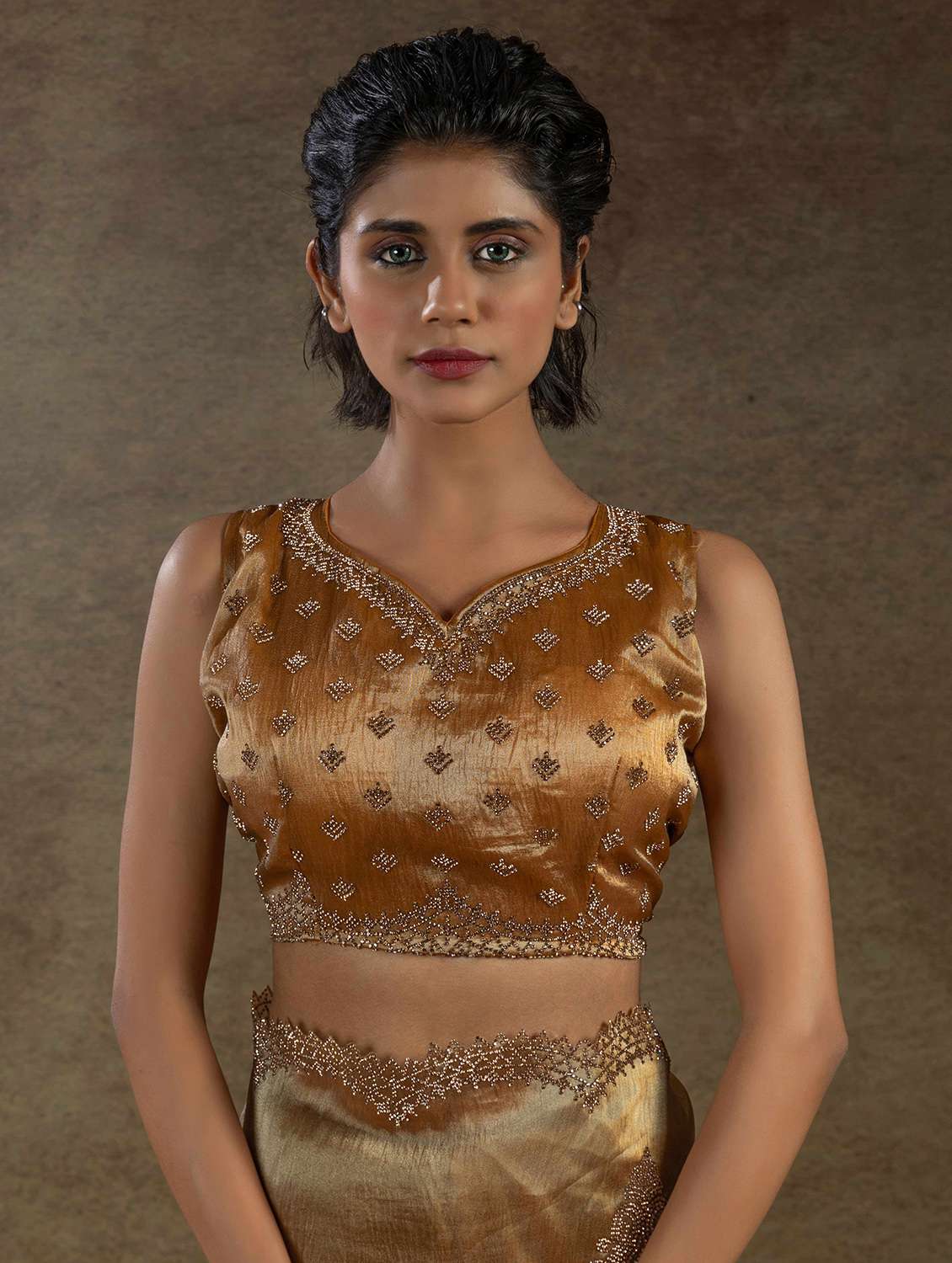 women solid with work embellished saree with blouse - 22140178 - Standard Image - 5