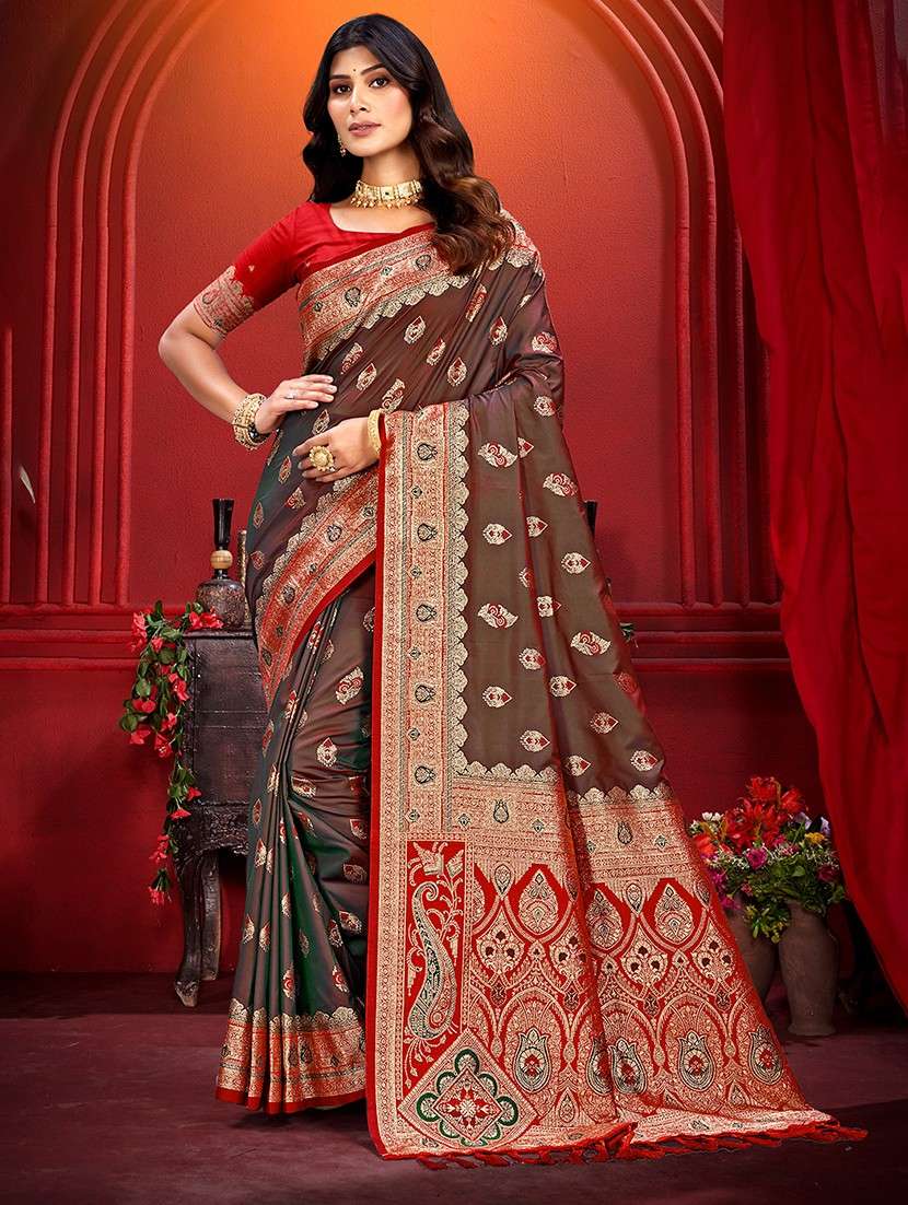 women self design banarasi saree with blouse
