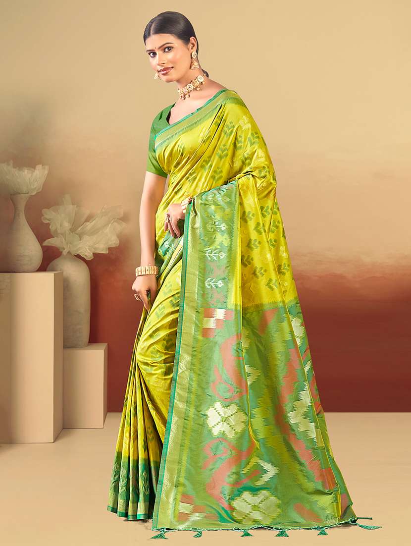 women self design banarasi saree with blouse