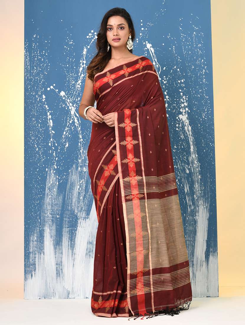 women self design handloom saree with blouse