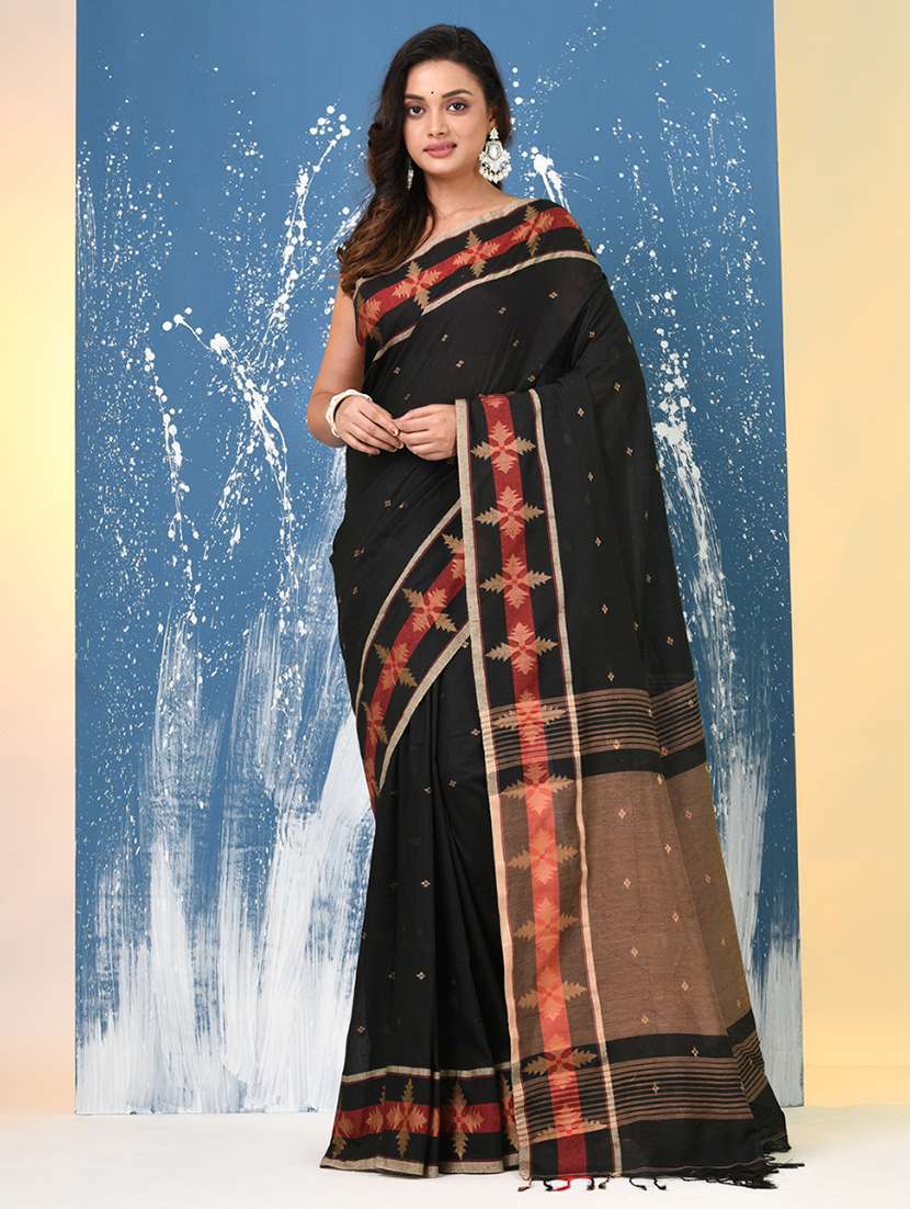 women self design handloom saree with blouse