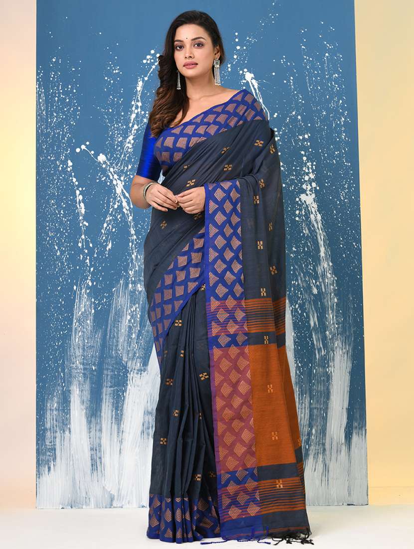 women self design handloom saree with blouse