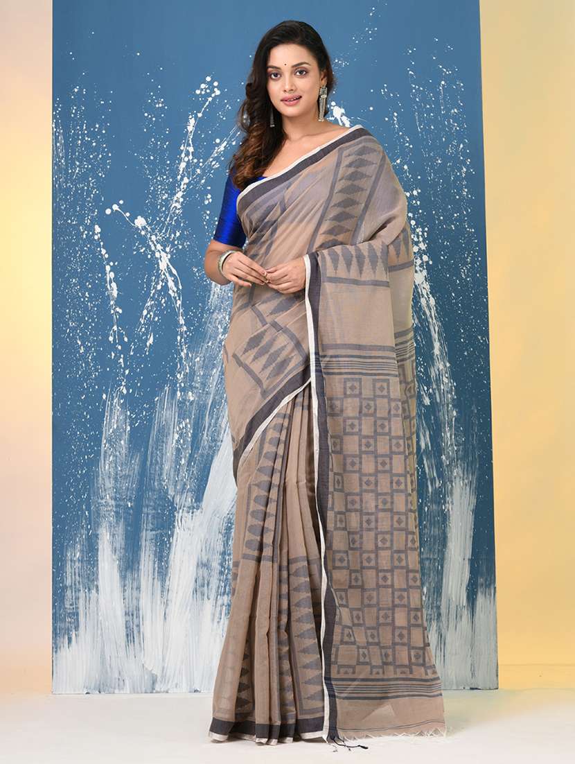 women self design handloom saree with blouse