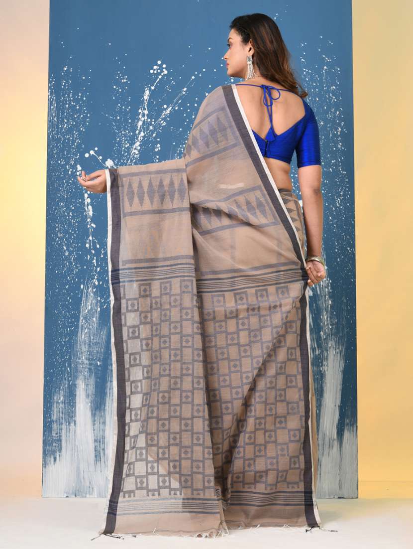 women self design handloom saree with blouse - 22140300 -  Standard Image - 3
