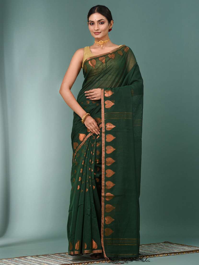 women self design handloom saree with blouse