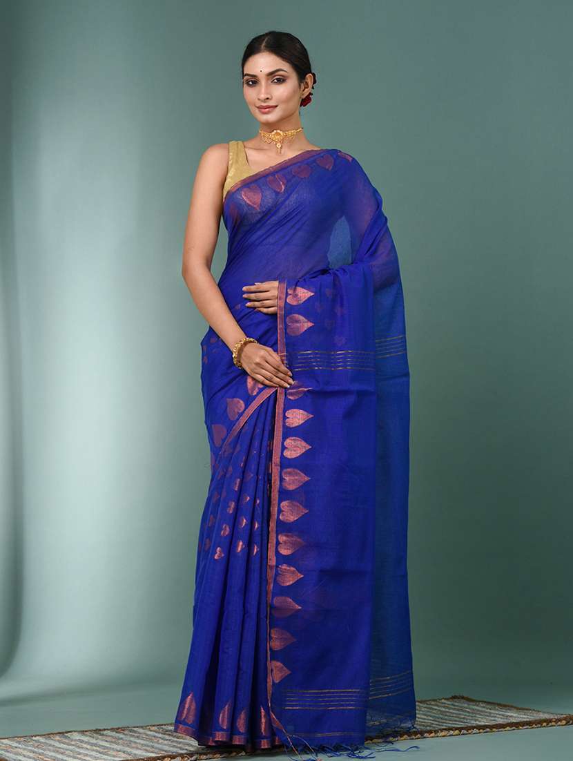 women self design handloom saree with blouse