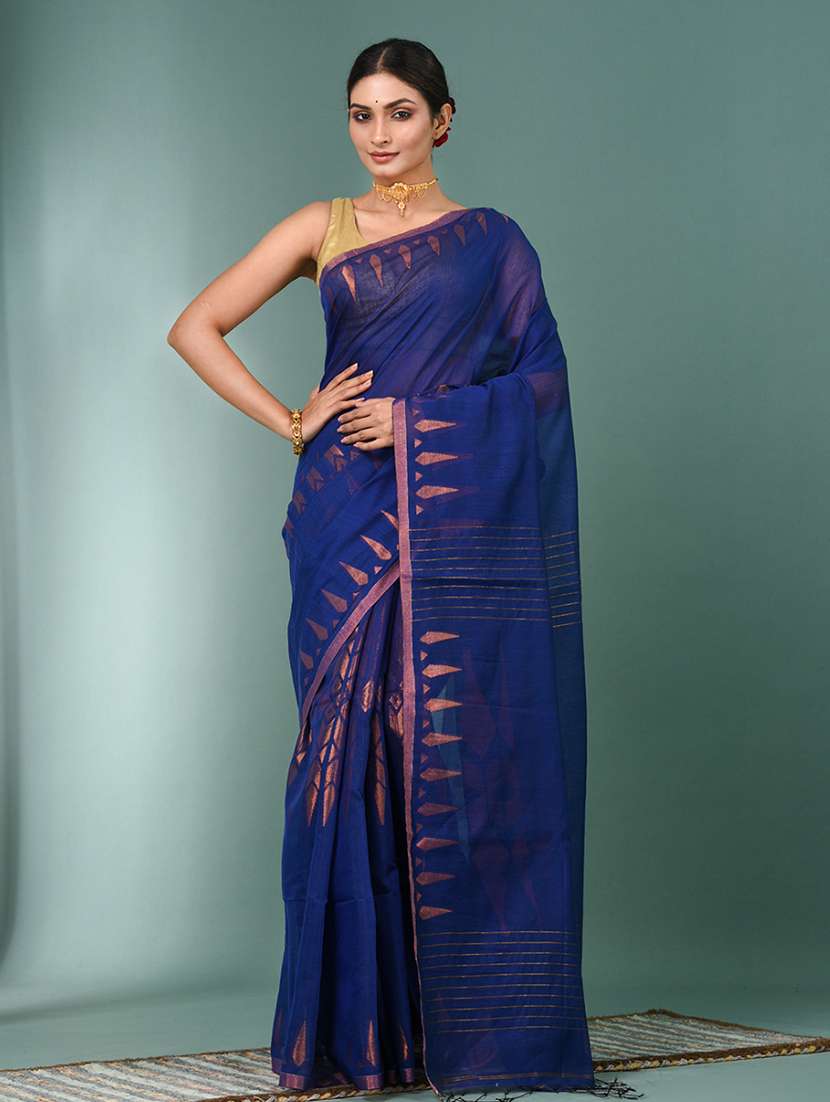 women self design handloom saree with blouse