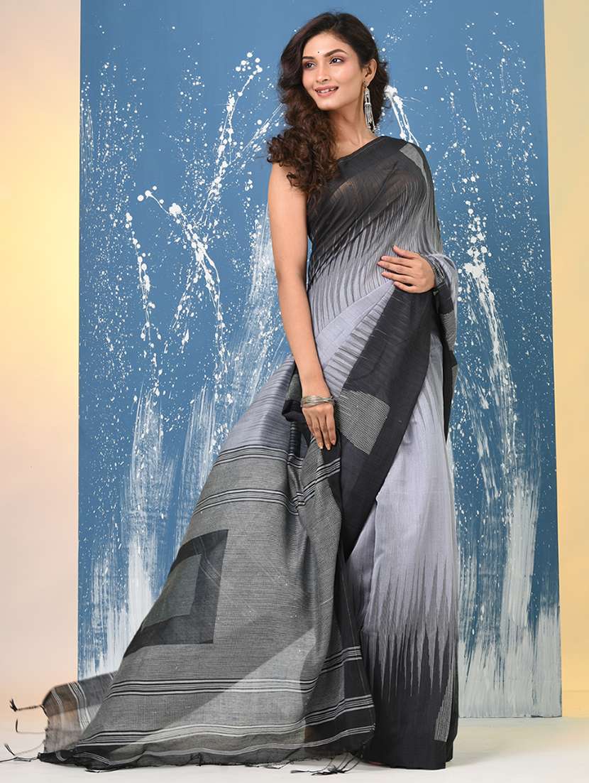 women self design handloom saree with blouse