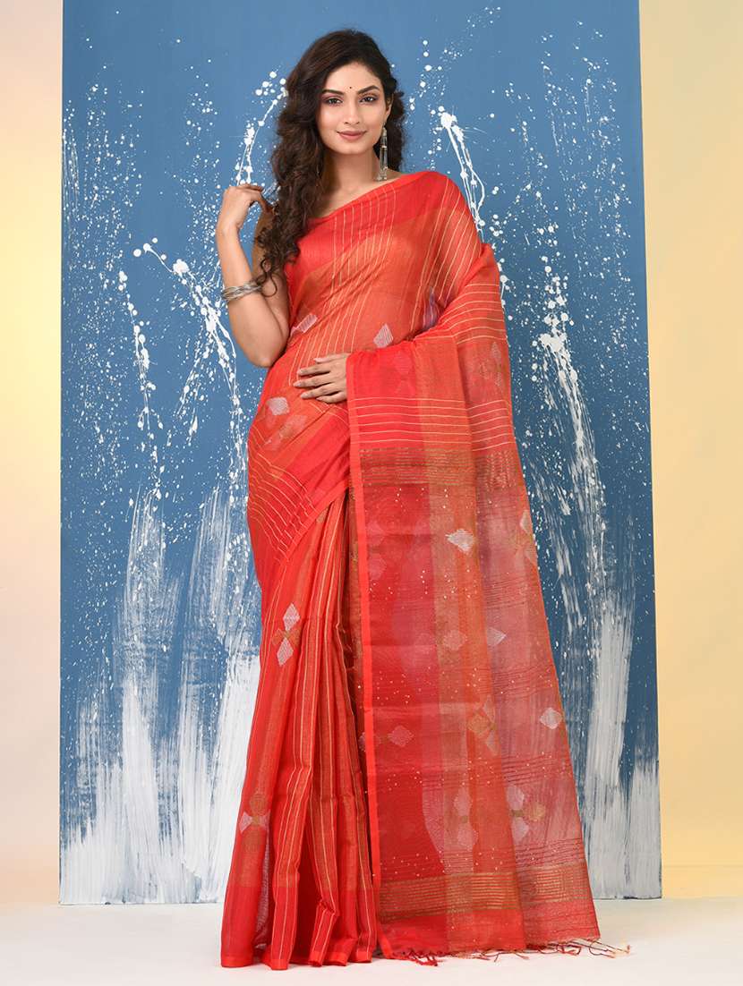women self design handloom saree with blouse
