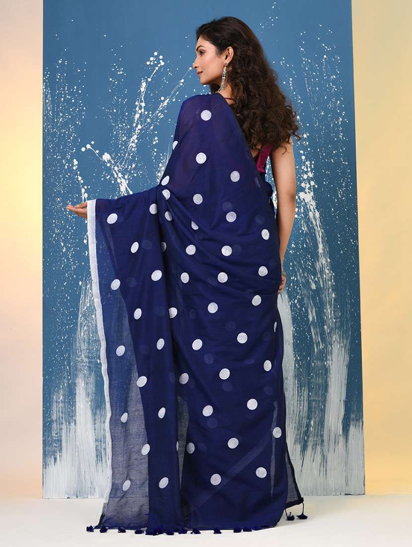 women polka dot handloom saree with blouse - 22140459 -  Standard Image - 3