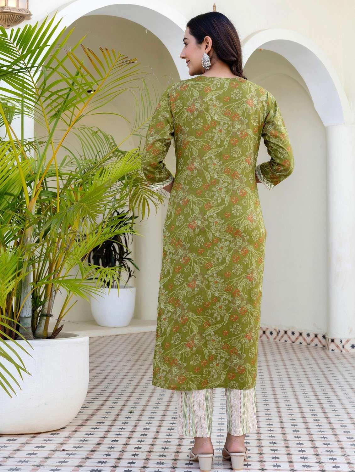 women floral printed three quarter sleeve kurta pant with dupatta set - 22140541 - Standard Image - 3