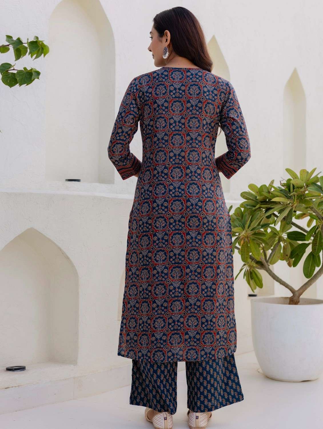 women floral printed three quarter sleeve kurta palazzo with dupatta set - 22140547 -  Standard Image - 3
