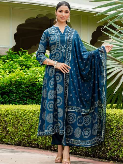women bandhani printed three quarter sleeve kurta pant with dupatta set - 22140549 -  Standard Image - 0