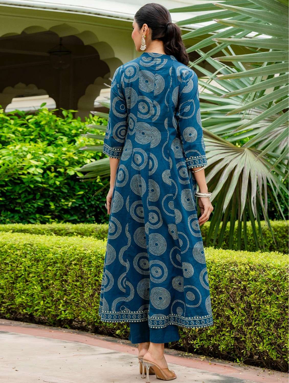 women bandhani printed three quarter sleeve kurta pant with dupatta set - 22140549 -  Standard Image - 3