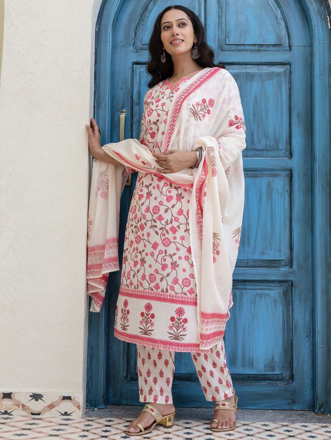 women floral printed three quarter sleeve kurta pant with dupatta set - 22140560 -  Standard Image - 3