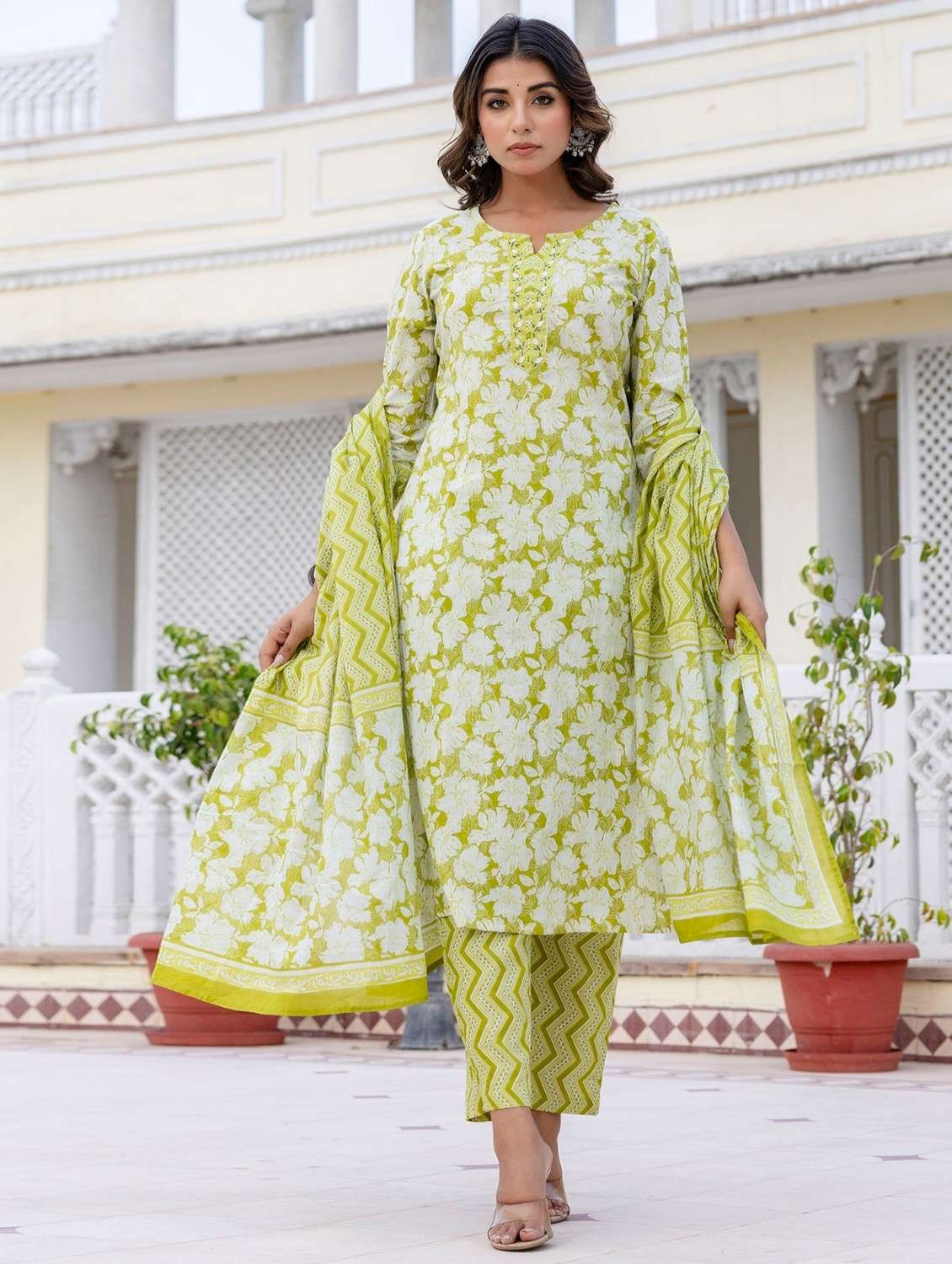women floral printed three quarter sleeve kurta pant with dupatta set - 22140562 - Standard Image - 3