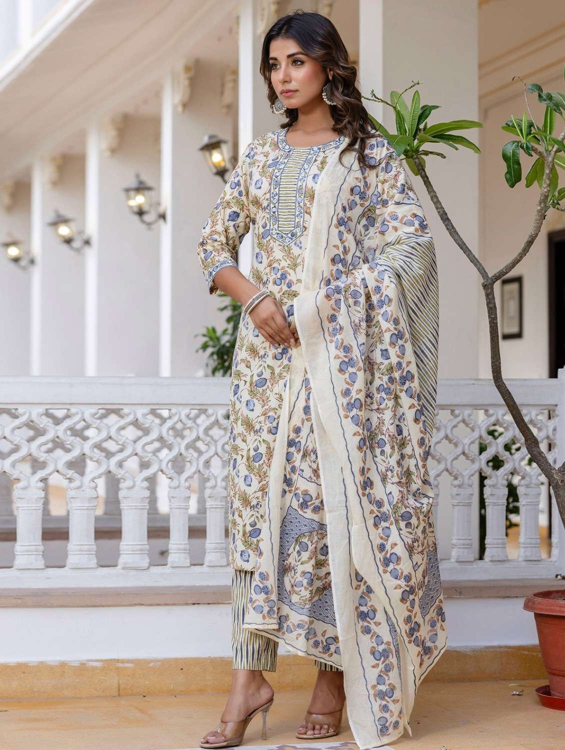 women floral printed three quarter sleeve kurta pant with dupatta set - 22140564 -  Standard Image - 3