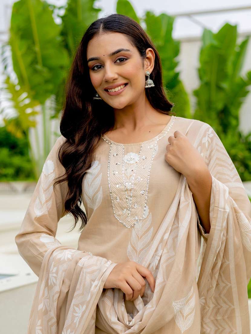 women printed three quarter sleeve kurta palazzo with dupatta set - 22140570 -  Standard Image - 5