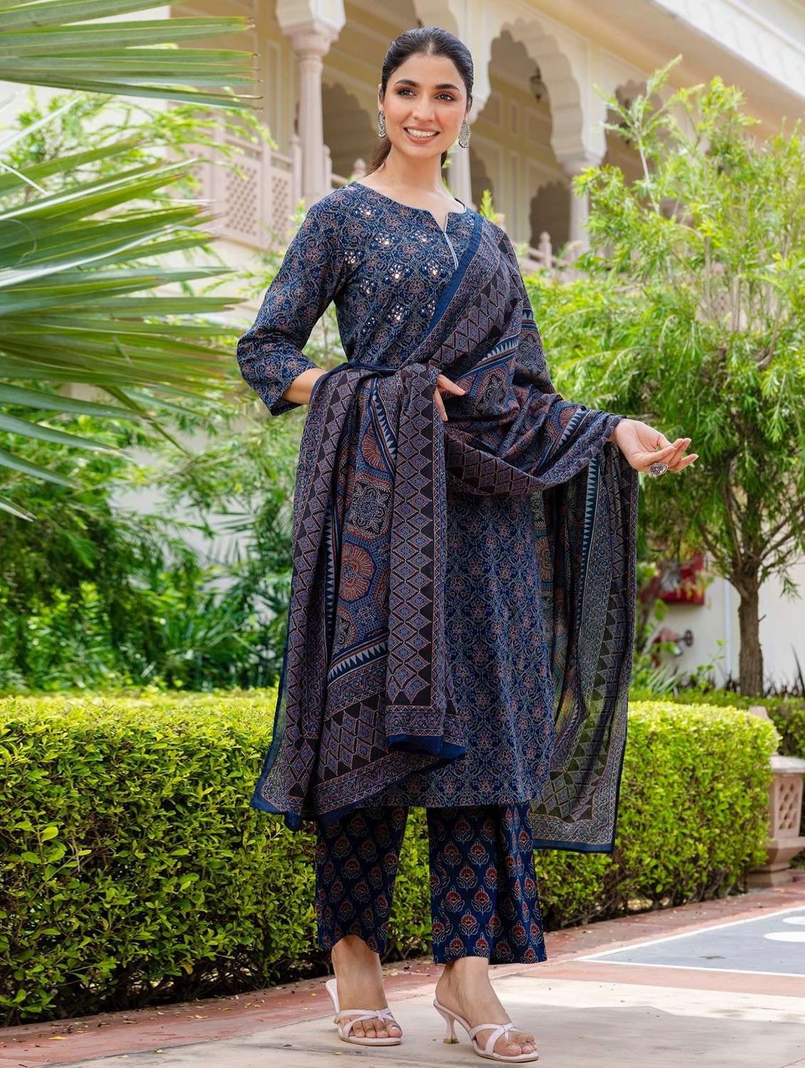 women printed three quarter sleeve kurta palazzo with dupatta set - 22140579 -  Standard Image - 3