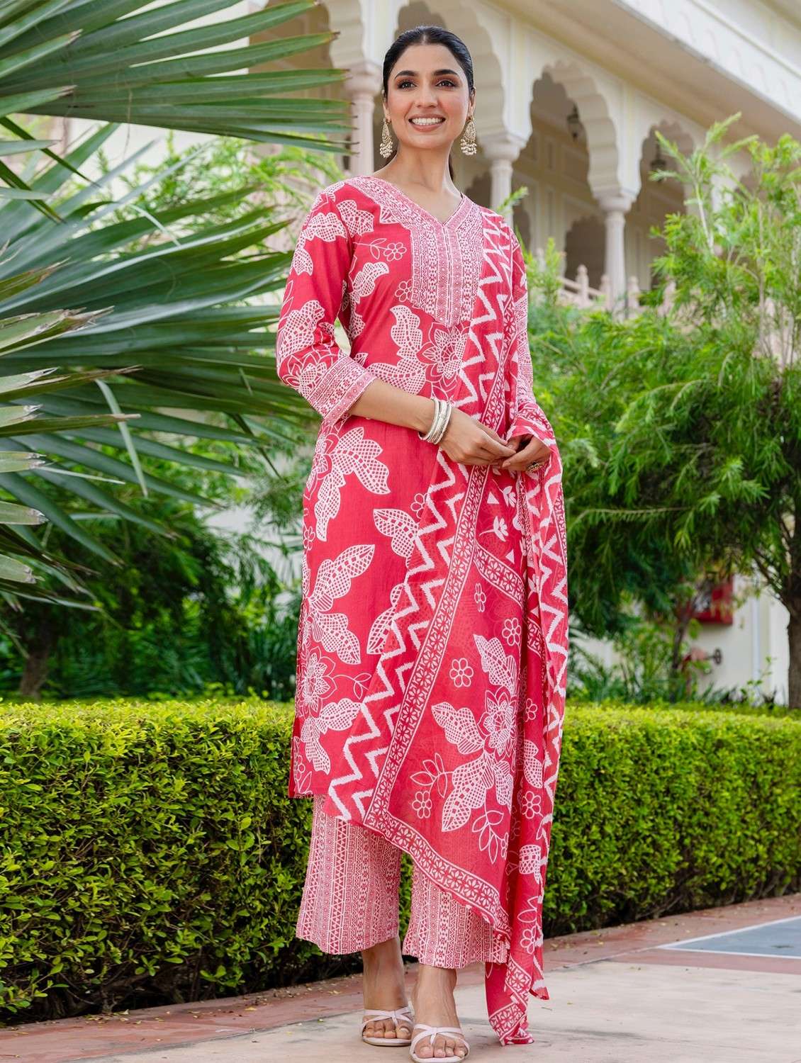 women floral printed three quarter sleeve kurta palazzo with dupatta set - 22140580 -  Standard Image - 3