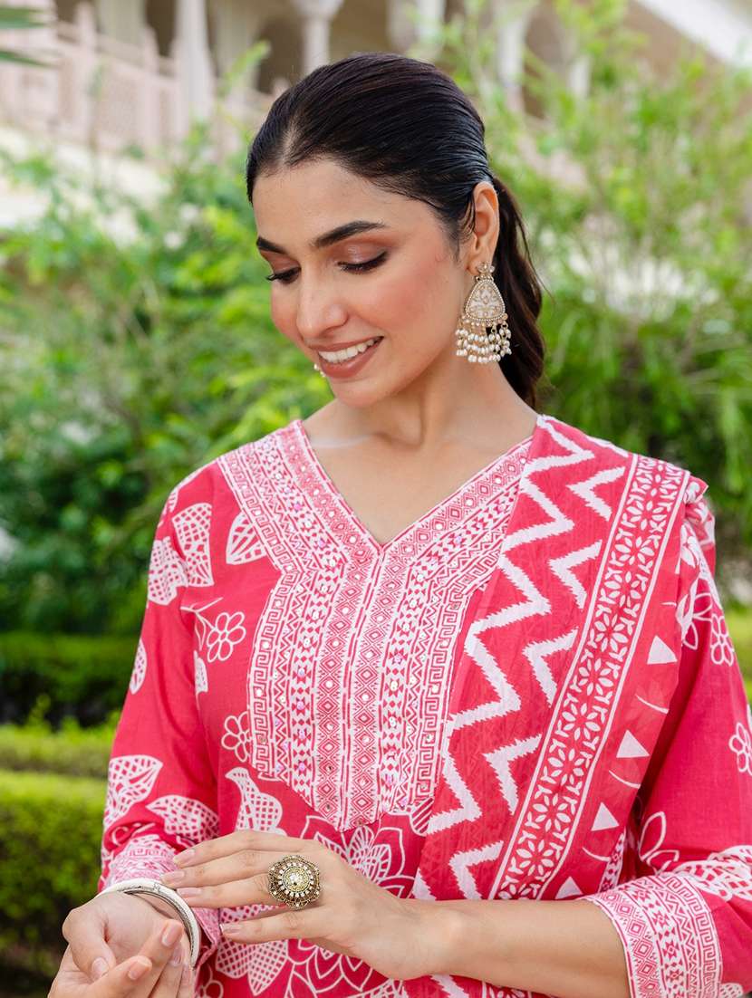 women floral printed three quarter sleeve kurta palazzo with dupatta set - 22140580 -  Standard Image - 5