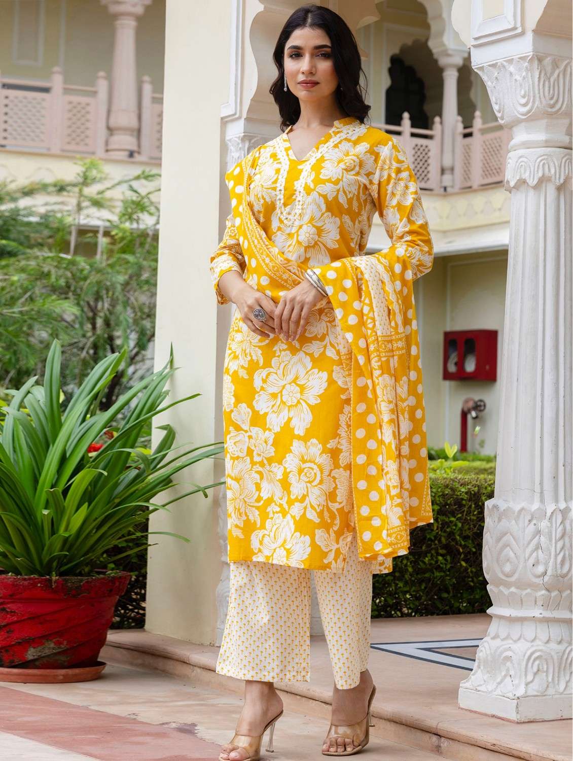 women floral printed three quarter sleeve kurta palazzo with dupatta set - 22140581 -  Standard Image - 3