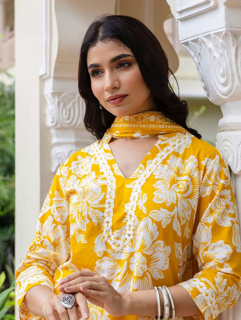 women floral printed three quarter sleeve kurta palazzo with dupatta set - 22140581 -  Standard Image - 5