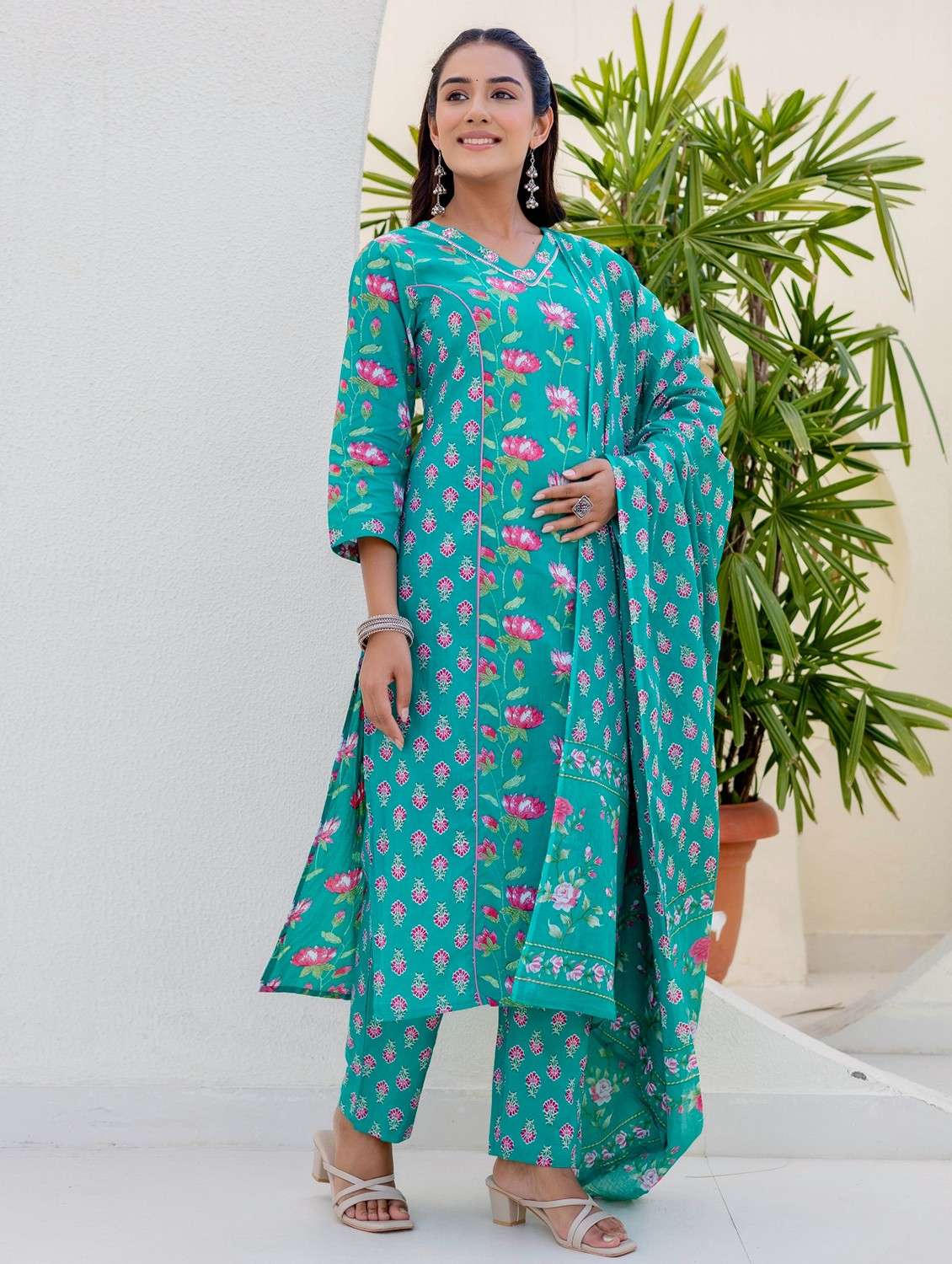 women floral printed three quarter sleeve kurta pant with dupatta set - 22140582 - Standard Image - 3