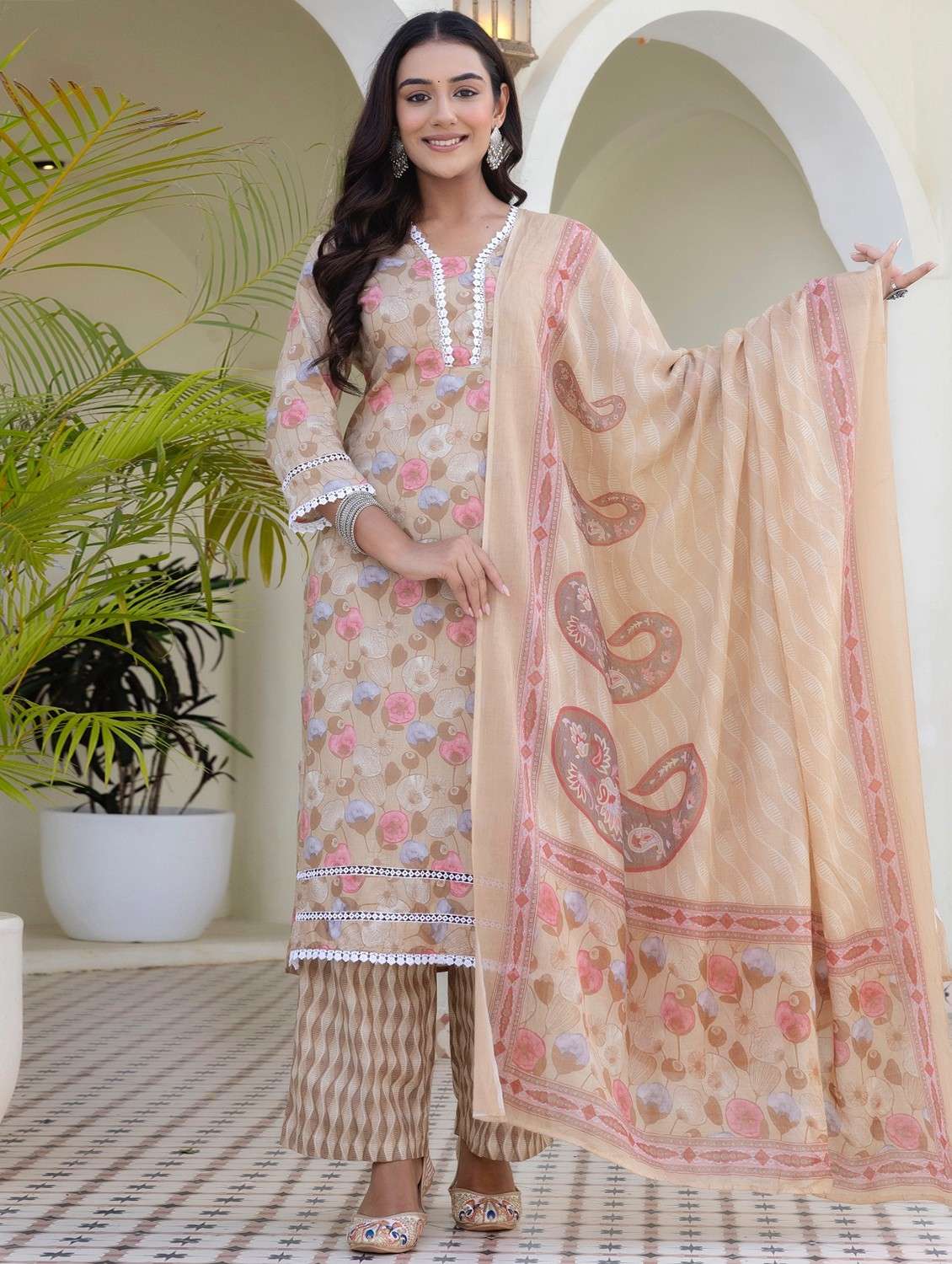 women floral printed three quarter sleeve kurta palazzo with dupatta set - 22140583 - Zoom Image - 0