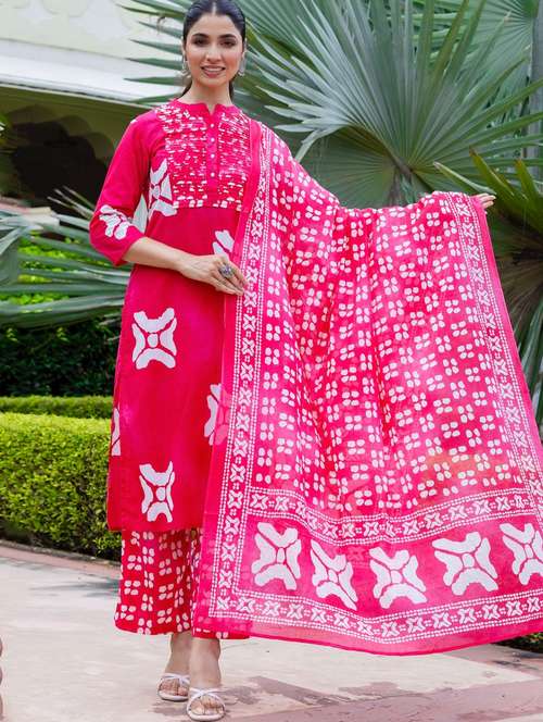 women printed three quarter sleeve kurta palazzo with dupatta set - 22140585 - Standard Image - 0