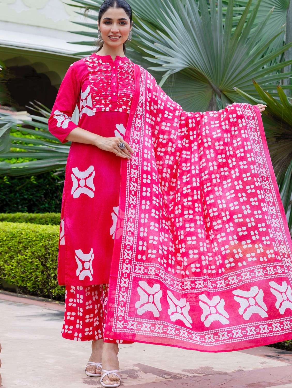 women printed three quarter sleeve kurta palazzo with dupatta set - 22140585 - Zoom Image - 0