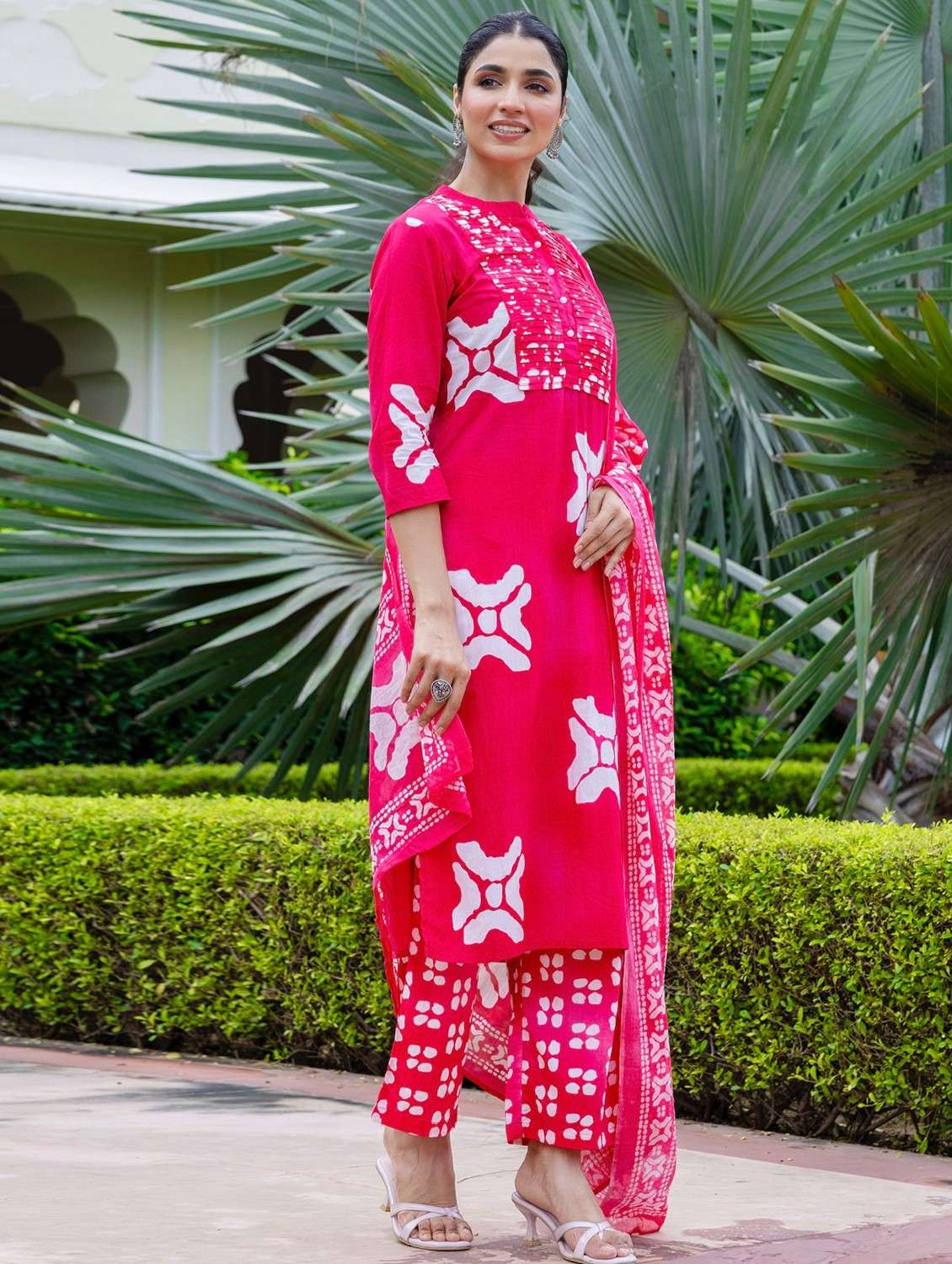 women printed three quarter sleeve kurta palazzo with dupatta set - 22140585 - Standard Image - 3
