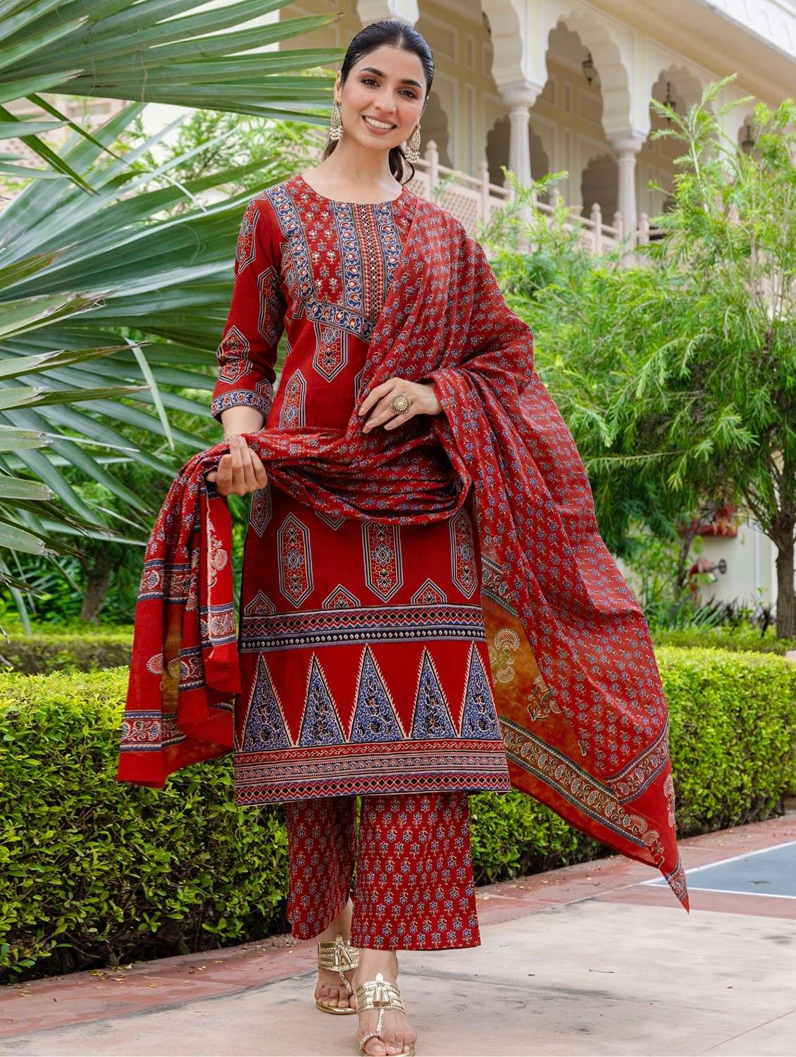 women printed three quarter sleeve kurta palazzo with dupatta set - 22140591 - Standard Image - 3