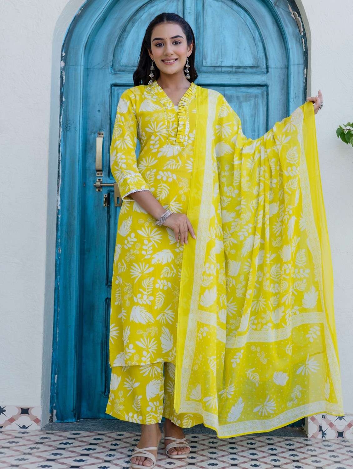 women floral printed three quarter sleeve kurta palazzo with dupatta set