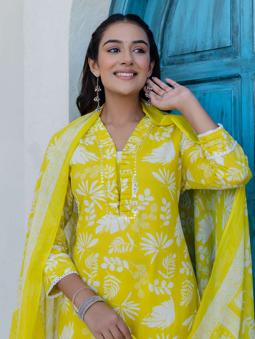 women floral printed three quarter sleeve kurta palazzo with dupatta set - 22140593 -  Standard Image - 5