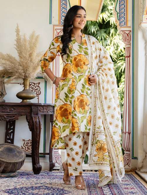 women floral printed three quarter sleeve kurta palazzo with dupatta set - 22140594 -  Standard Image - 0