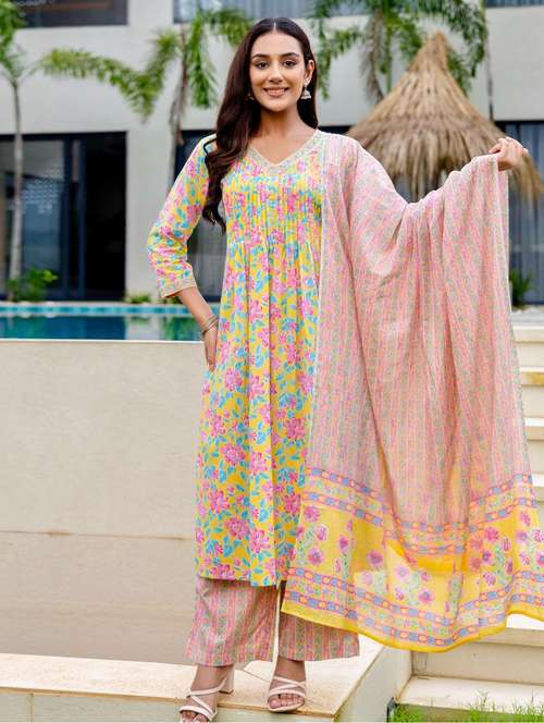 women floral printed three quarter sleeve kurta palazzo with dupatta set - 22140598 -  Standard Image - 0
