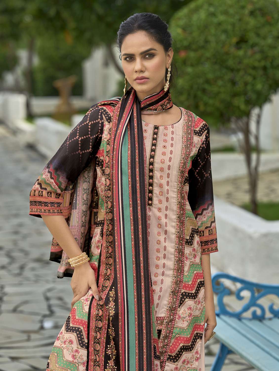 women printed three quarter sleeve kurta palazzo with dupatta set - 22140797 - Standard Image - 3