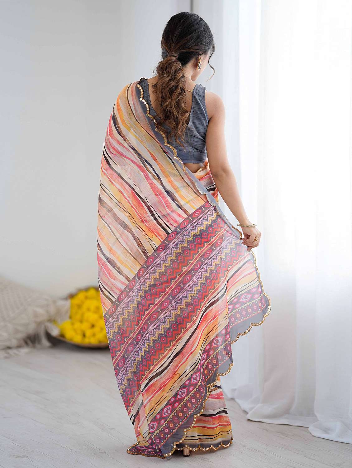 women printed casual wear saree with blouse - 22141060 -  Standard Image - 3