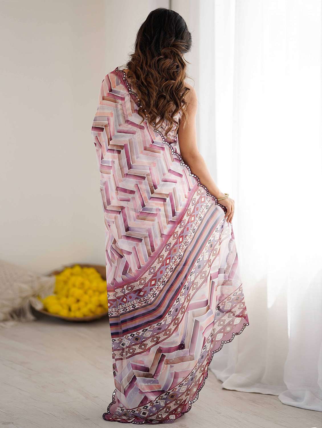 women printed casual wear saree with blouse - 22141063 -  Standard Image - 3