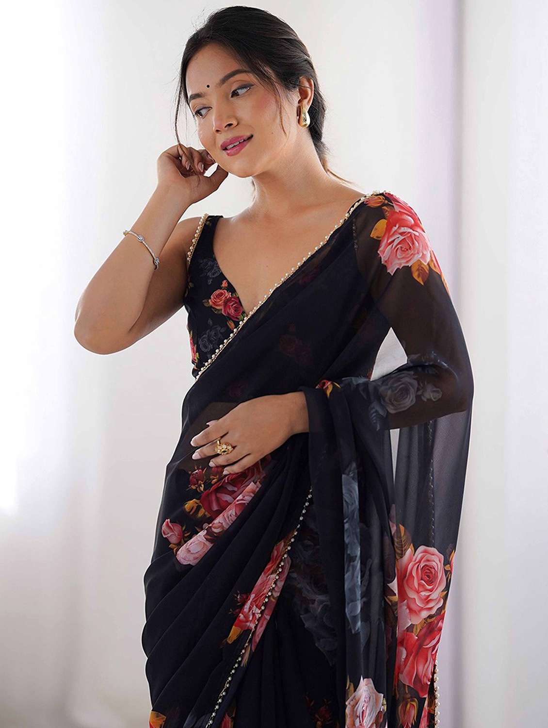 women printed casual wear saree with blouse - 22141064 -  Standard Image - 3