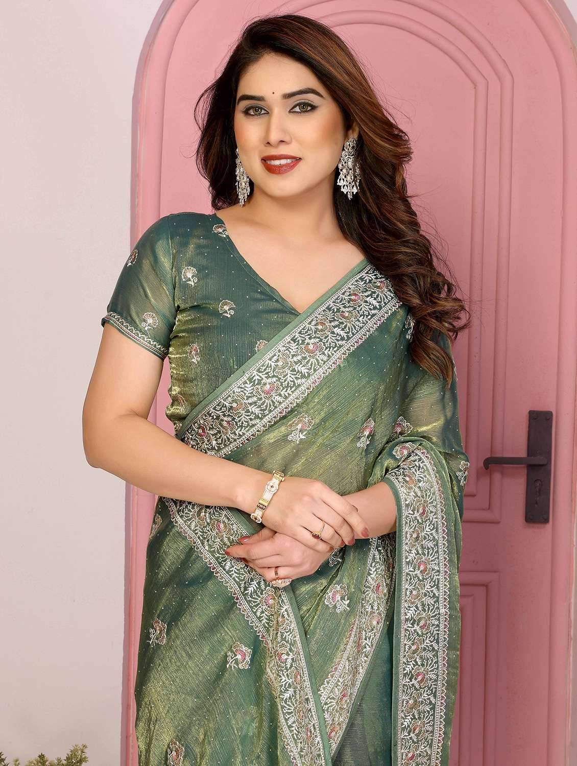 women solid with work embroidered saree with blouse - 22141076 -  Standard Image - 3
