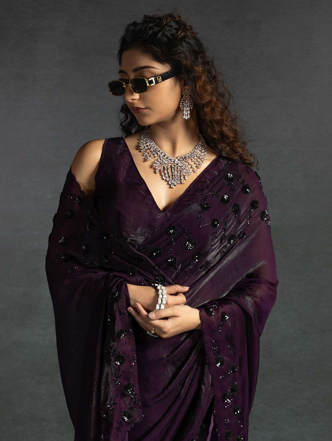 women solid with work embellished saree with blouse - 22141108 -  Standard Image - 3