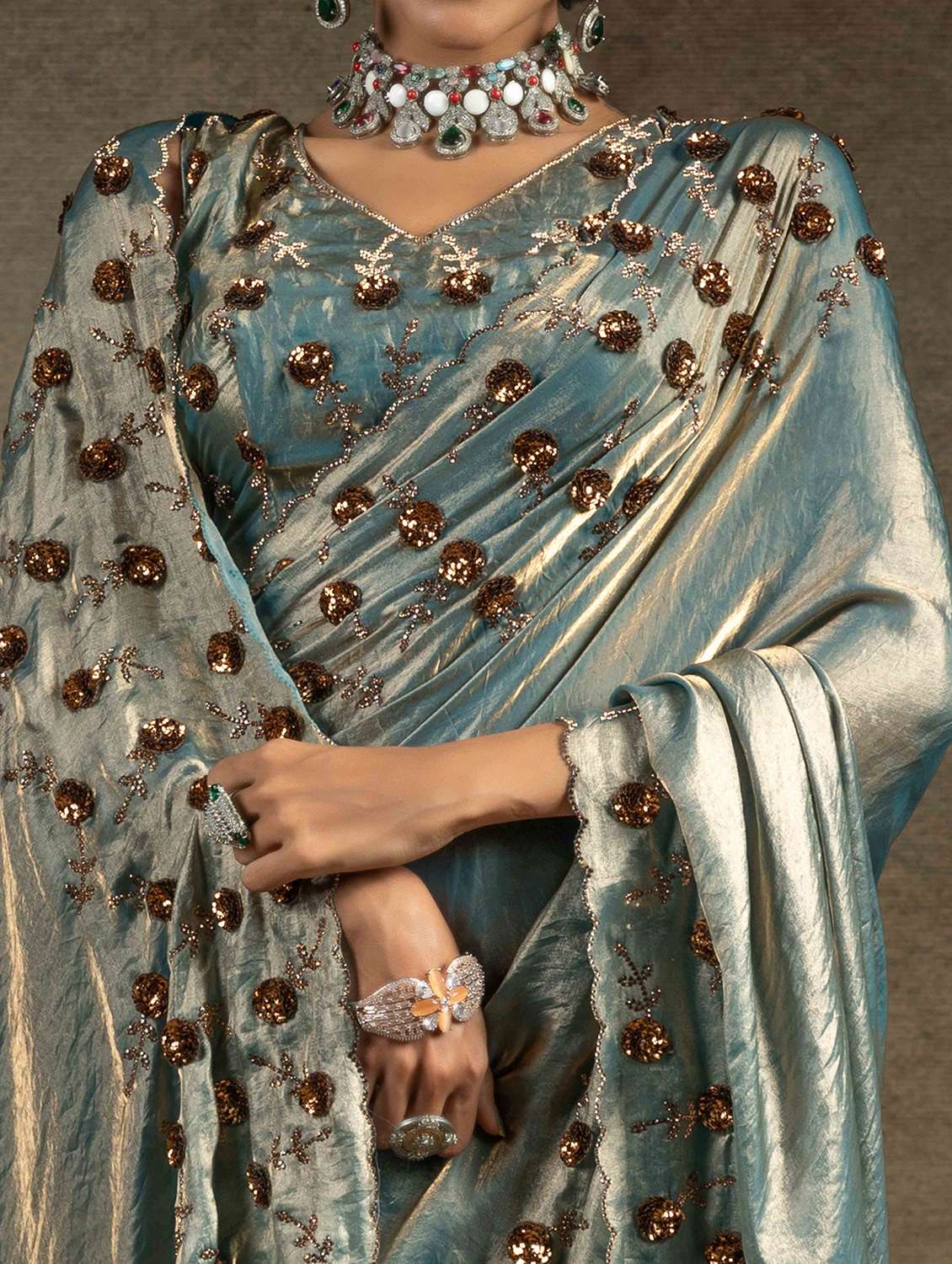 women solid with embellished bordered saree with blouse - 22141122 -  Standard Image - 5